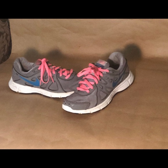 Nike Shoes - Women’s Nike Revolution 2